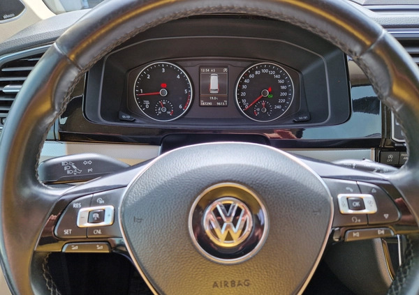 Volkswagen Multivan cena 167895 przebieg: 188000, rok produkcji 2016 z Pasłęk małe 781
